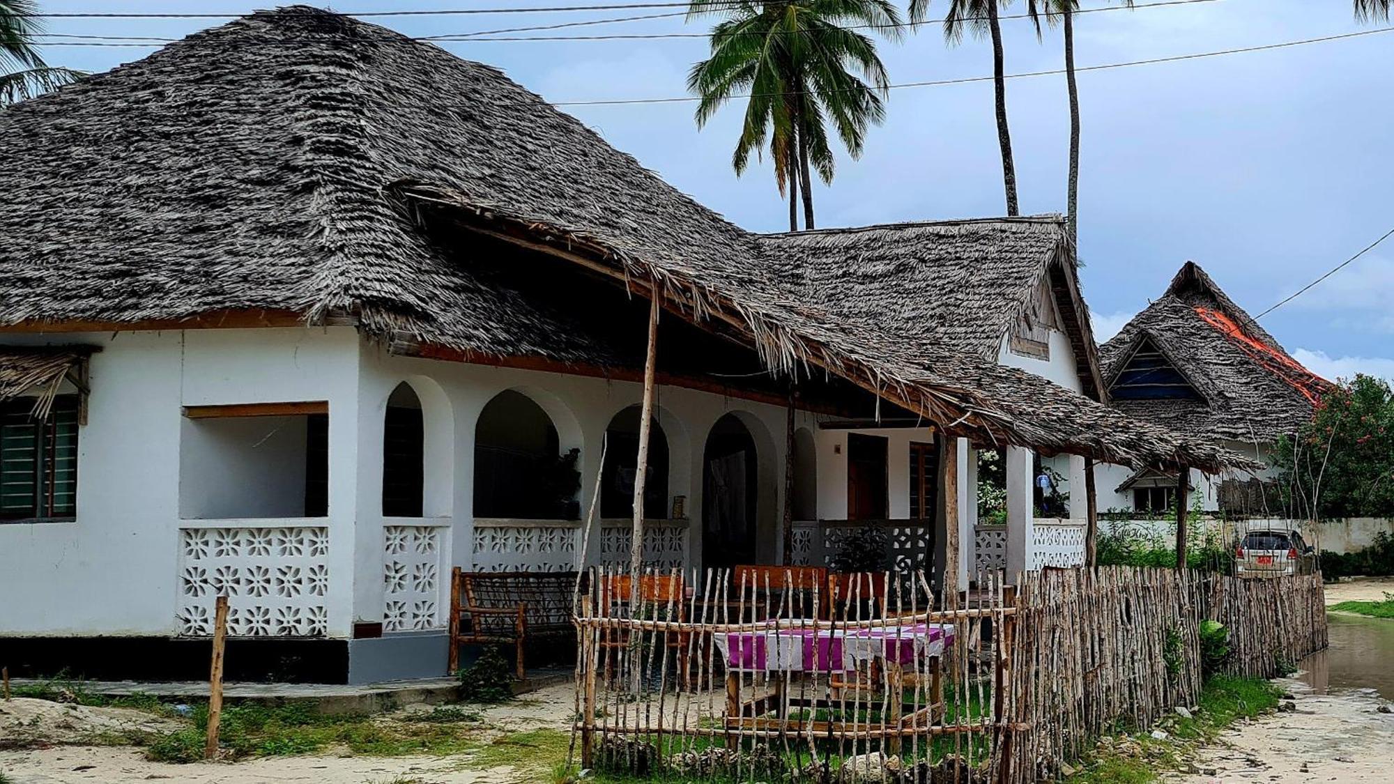 ホテル Afrobukuu House パジェ エクステリア 写真